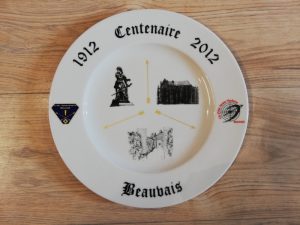 Assiette centenaire de la Compagnie d'arc de Beauvais, recto